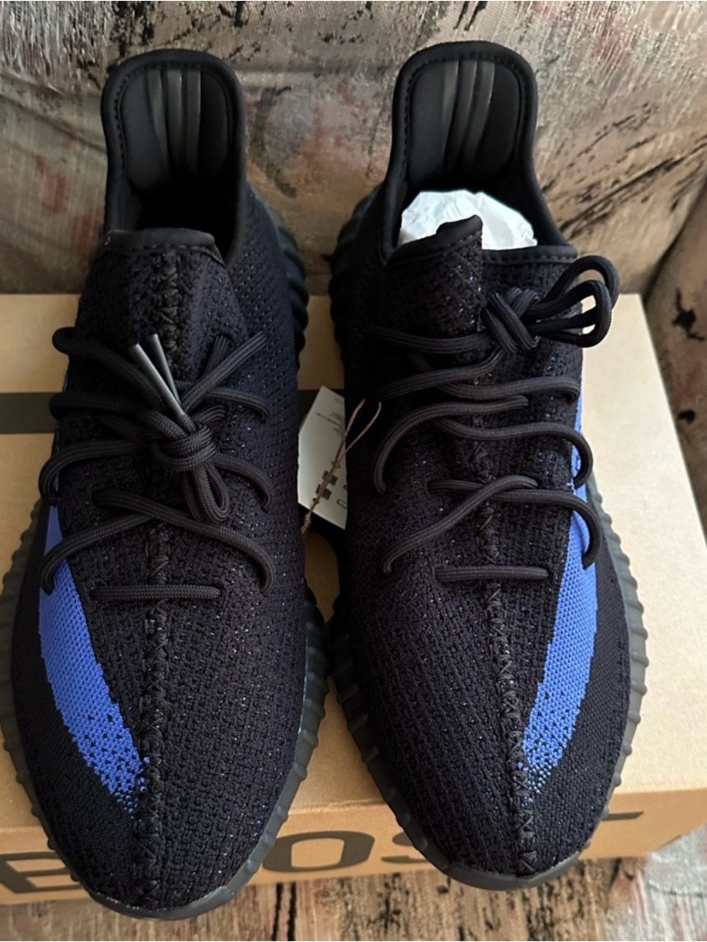 Men's Adidas Yeezy Boost 350 V2
'Dazzling Blue' GY7164